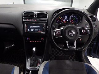 VOLKSWAGEN POLO 2015