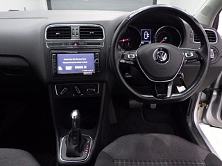 VOLKSWAGEN POLO 2015