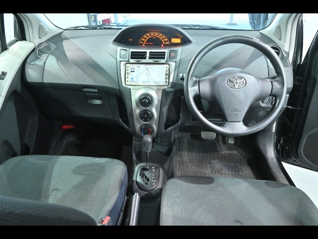 TOYOTA VITZ 2010