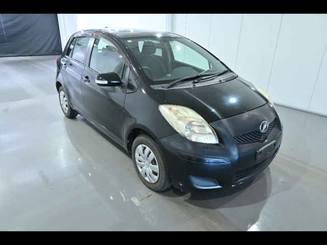 TOYOTA VITZ 2010