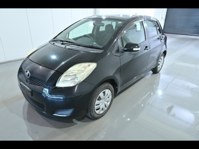TOYOTA VITZ 2010