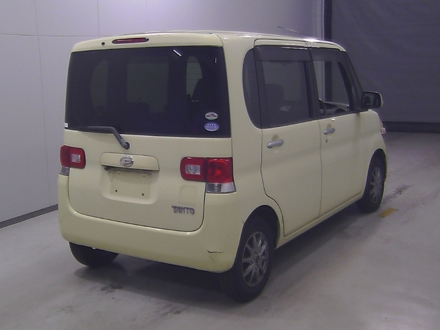 DAIHATSU TANTO 2010