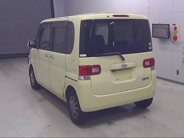 DAIHATSU TANTO 2010