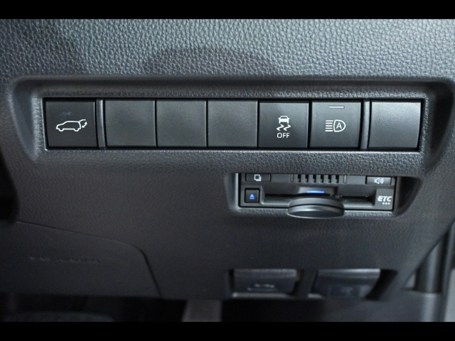 TOYOTA HARRIER 2022