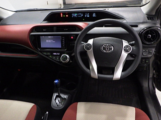 TOYOTA AQUA 2017