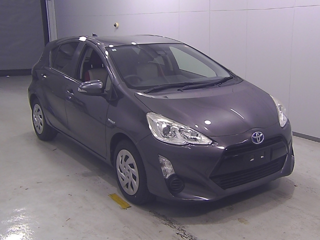 TOYOTA AQUA 2017