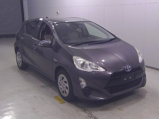 TOYOTA AQUA 2017