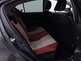 TOYOTA AQUA 2017
