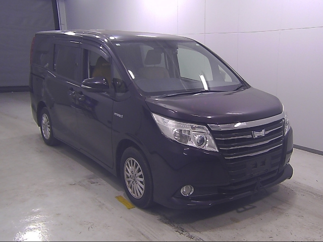 TOYOTA NOAH 2014