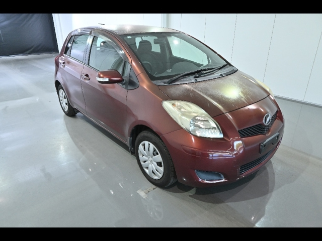 TOYOTA VITZ 2010