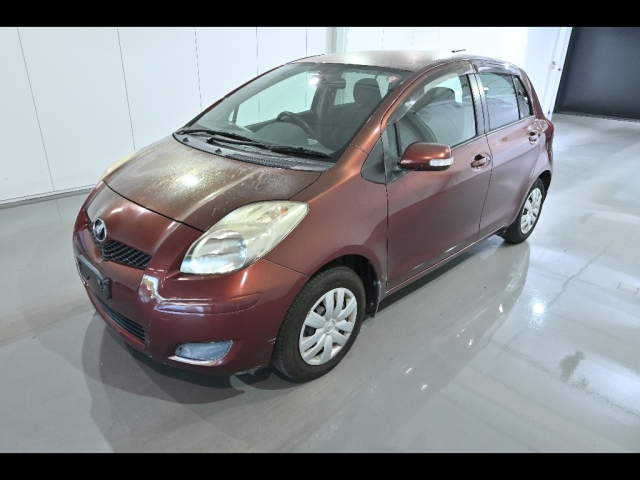 TOYOTA VITZ 2010