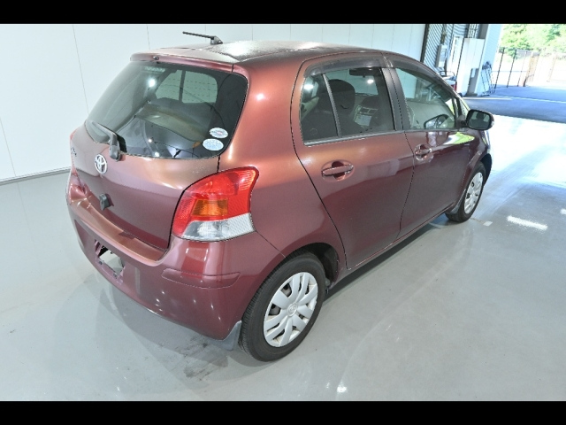 TOYOTA VITZ 2010