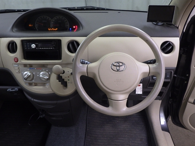 TOYOTA SIENTA 2010