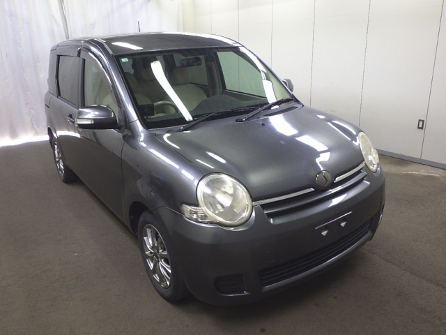 TOYOTA SIENTA 2010