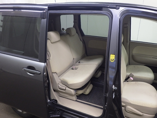 TOYOTA SIENTA 2010