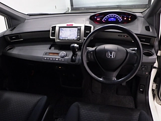 HONDA FREED 2011