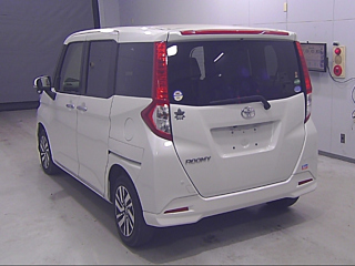 TOYOTA ROOMY 2017