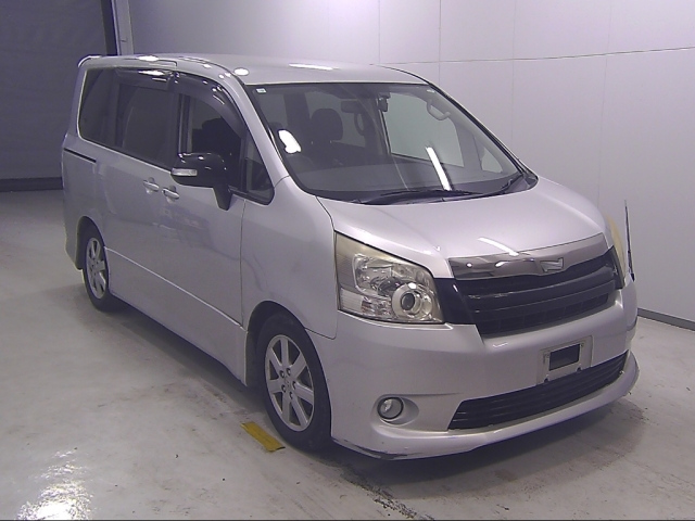 TOYOTA NOAH 2008
