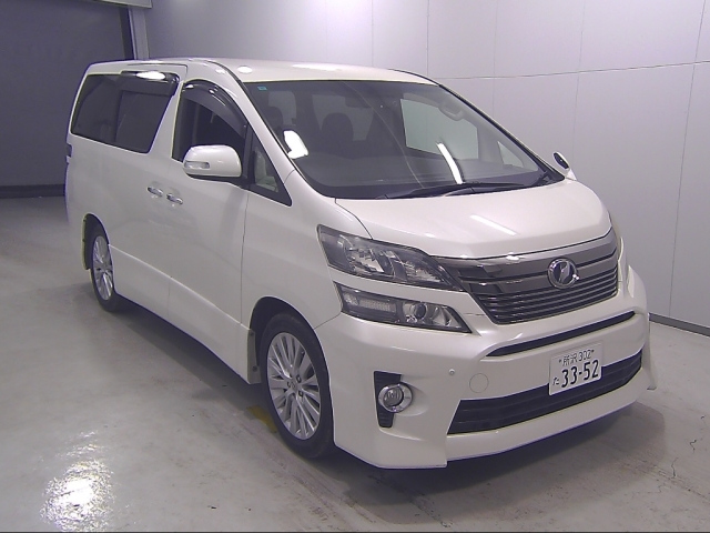 TOYOTA VELLFIRE 2013