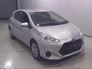 TOYOTA AQUA 2016
