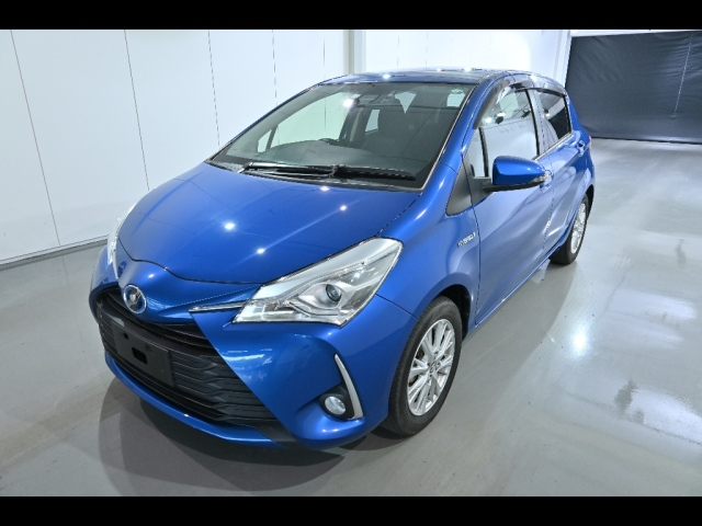 TOYOTA VITZ 2018
