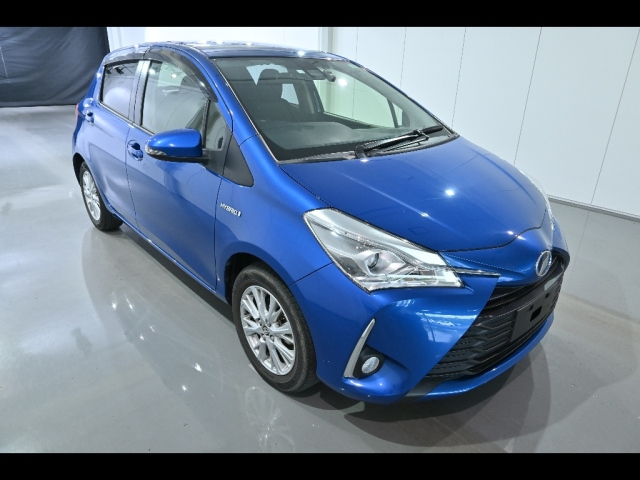 TOYOTA VITZ 2018