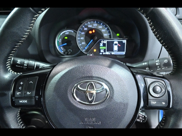 TOYOTA VITZ 2018