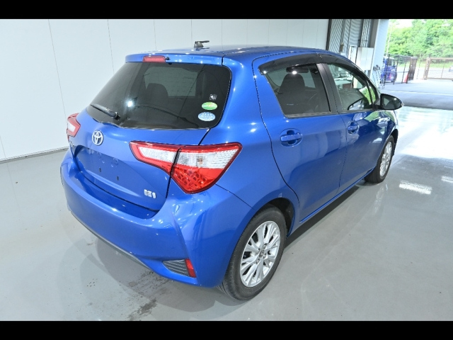 TOYOTA VITZ 2018