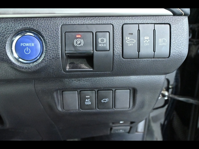 TOYOTA HARRIER 2018