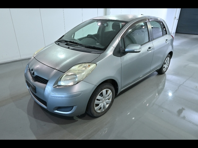 TOYOTA VITZ 2010