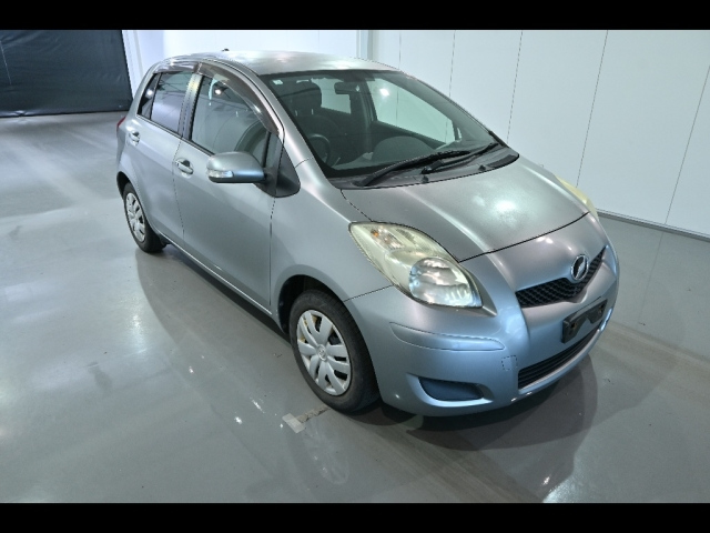 TOYOTA VITZ 2010