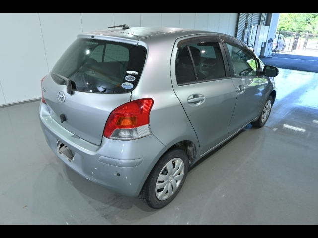 TOYOTA VITZ 2010