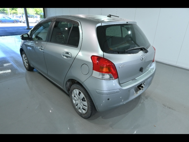 TOYOTA VITZ 2010