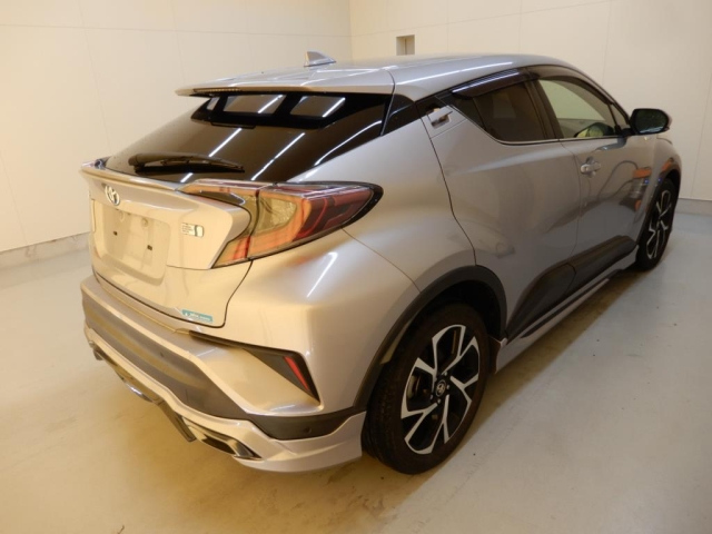 TOYOTA C-HR 2017