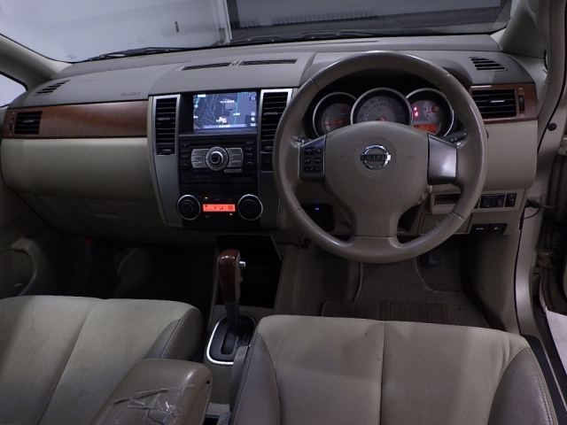 NISSAN TIIDA 2009