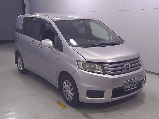HONDA FREED 2010