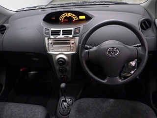TOYOTA VITZ 2010