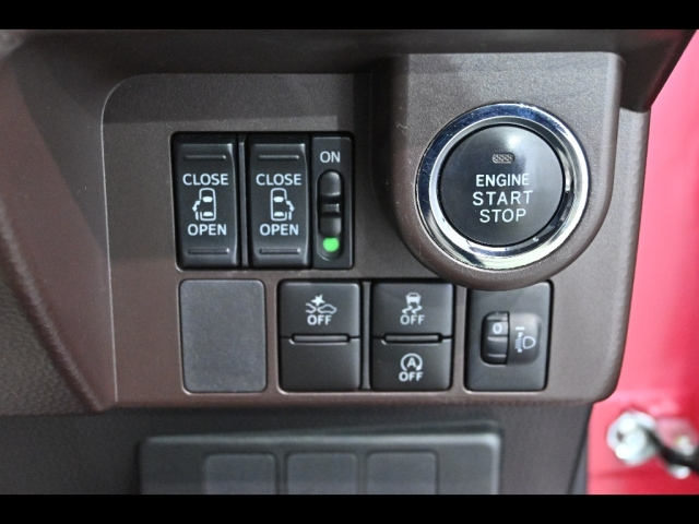 TOYOTA ROOMY 2016