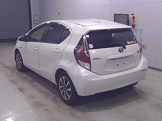 TOYOTA AQUA 2015