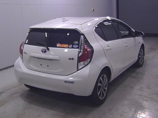TOYOTA AQUA 2015