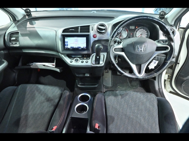 HONDA STREAM 2011