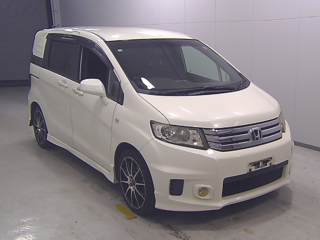 HONDA FREED 2010