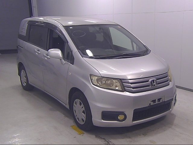 HONDA FREED 2010