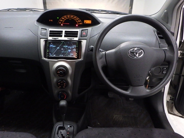 TOYOTA VITZ 2008