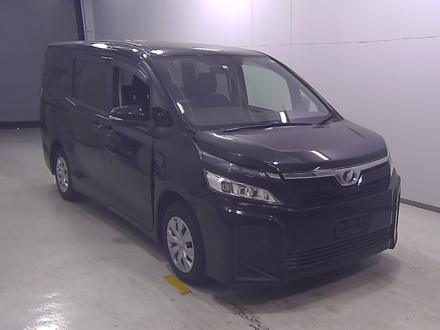 TOYOTA VOXY 2018