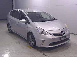 TOYOTA PRIUS ALPHA 2013