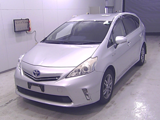 TOYOTA PRIUS ALPHA 2013