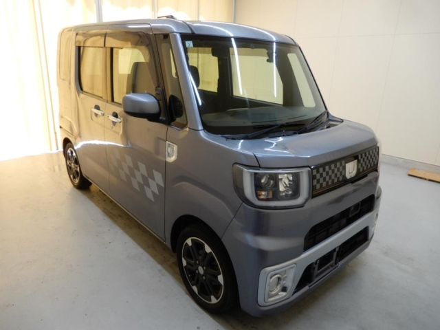 DAIHATSU WAKE 2015