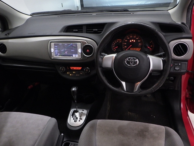 TOYOTA VITZ 2014