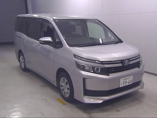 TOYOTA VOXY 2014